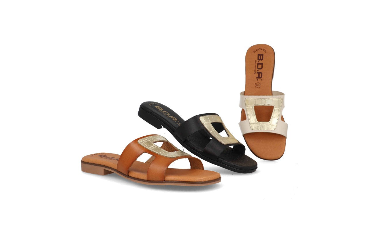 Sandalias Planas de color negro, marrón y beige  con adorno en el empeine