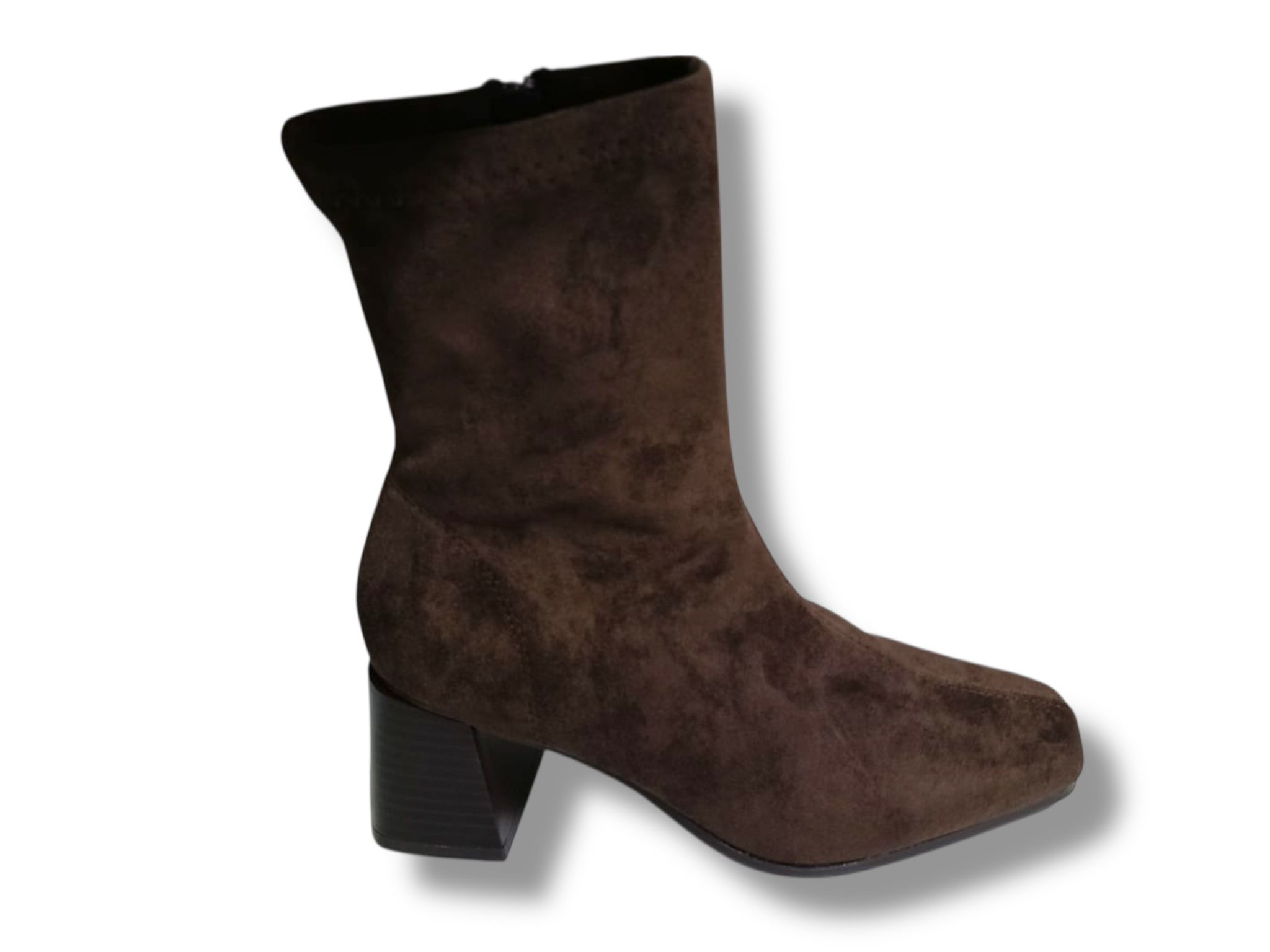 2043 Botín para señora con tacón para vestir en ante de color marrón.