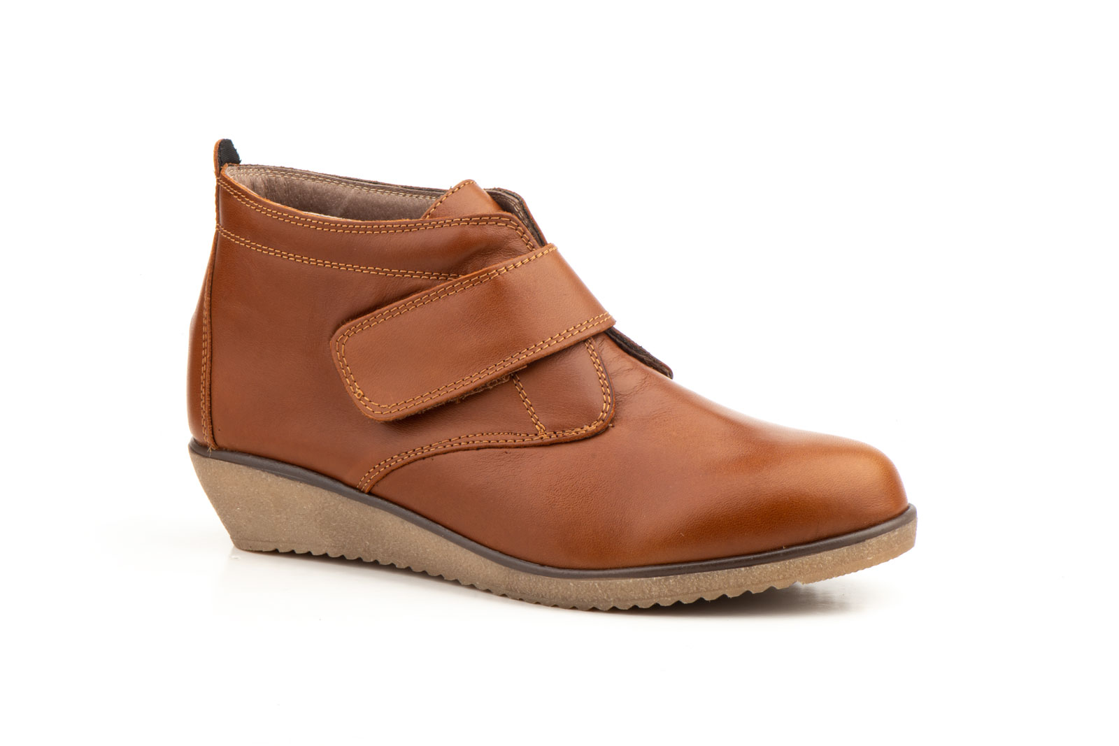 397 Botín para señora en piel con velcro de color cuero ( hecho en España)