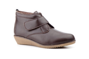 397 Botín para señora en piel con velcro de color marrón ( hecho en España)