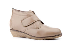 397 Botín para señora en piel con velcro de color taupe ( hecho en España)