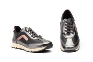 4455 Zapato casual para señora en piel de color negro ( hecho en España)