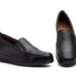 5060 Mocasín para señora en piel con cuña media de color negro ( hecho en España)