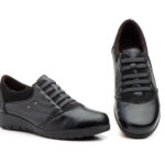 5567 Zapato para señora en piel de color negro con elásticos ( hecho en España)