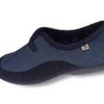 5664 Zapatilla cerrada para casa de caballero en suapel de color azul, fabricada en España.