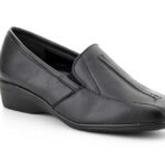609 Mocasín con cuña para señora en piel de color negro ( hecho en España)