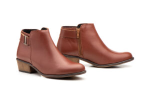 6300 Botín para señora en piel con tacón y cremallera lateral de color cuero ( hecho en España)