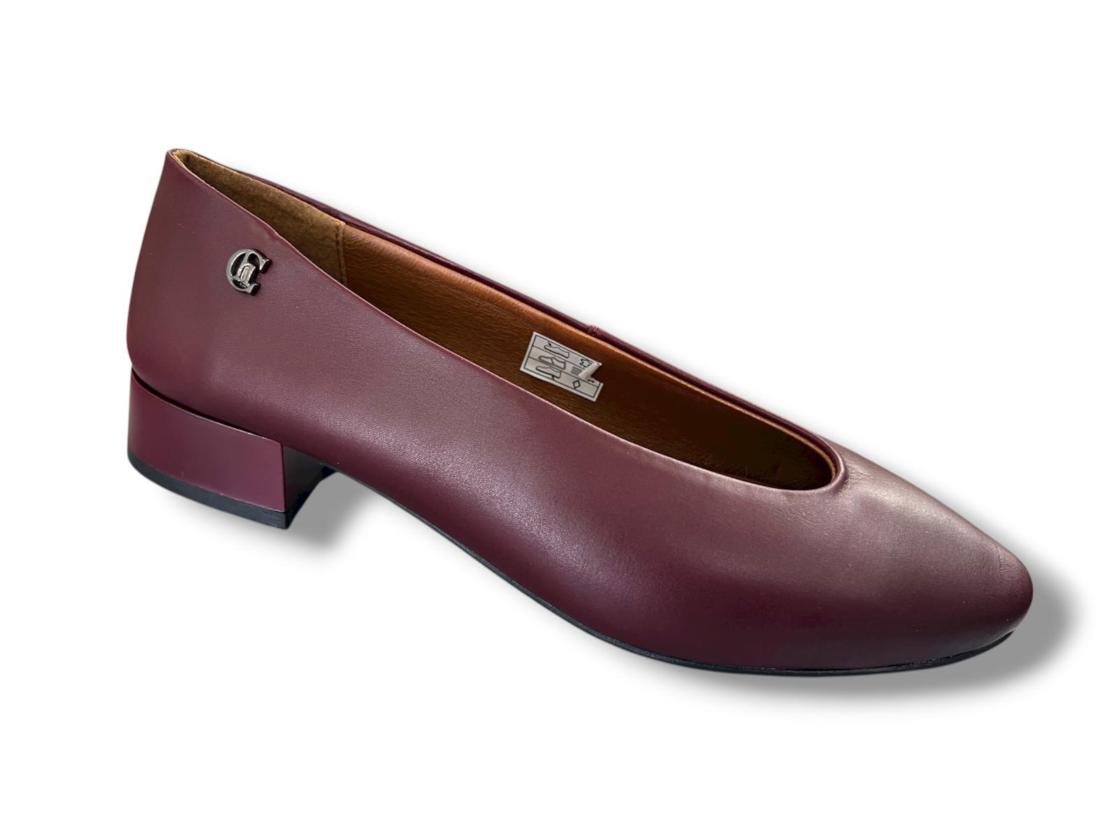 640 Manoletina corte salón para señora en piel de color burdeos ( hecho en España)