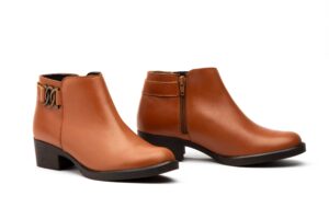 6400 Botín para señora en piel con tacón y cremallera lateral de color cuero ( hecho en España)