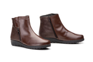 7740 Botín para señora en piel con cremallera lateral de color marrón ( hecho en España)