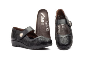 784 Francesita  para señora con velcro y plantilla extraible en piel de color negro ( hecho en España)