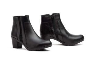 8889 Botín para señora en piel con tacón y cremallera lateral de color negro ( hecho en España)