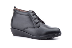 AE 398 Botín para señora en piel con cuña y cordones de color negro ( hecho en España)