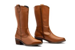 940 Bota para señora Cowboy en piel con tacón y cremallera lateral de color cuero ( hecho en España)
