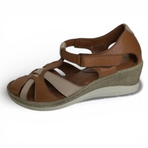 Sandalia guaracha 4112-2505 de piel cuero con cuña – Fabricada en España