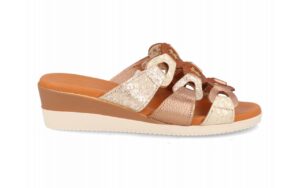 Sandalia de piel para mujer modelo 135 en Marrón/Beige tipo pala con diseño animal print