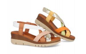 Sandalia de piel para mujer modelo 13744 con diseño de tiras cruzadas y suela bio